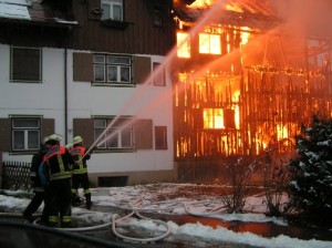 Firefighters insulating radiated heat (Source: Oberstdorf Fire Department)