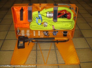 The opened attack hose basket with a complete set of accessories (Images: Wenau Fire Department)