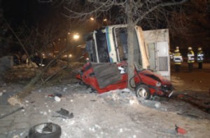 pkw-unter-lkw lkw-unfall