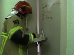 hooligan-tool Praktisches Hilfsmittel für die unterschiedlichsten Türen - Das Halligan-Tool