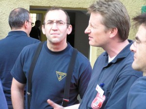 Volunteers and full-time firefighters: a very promising system, even in theory