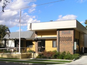 Small, full-time fire stations with short arrival times: the system in Queensland, Australia 