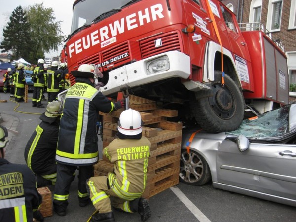 PKW unter LKW