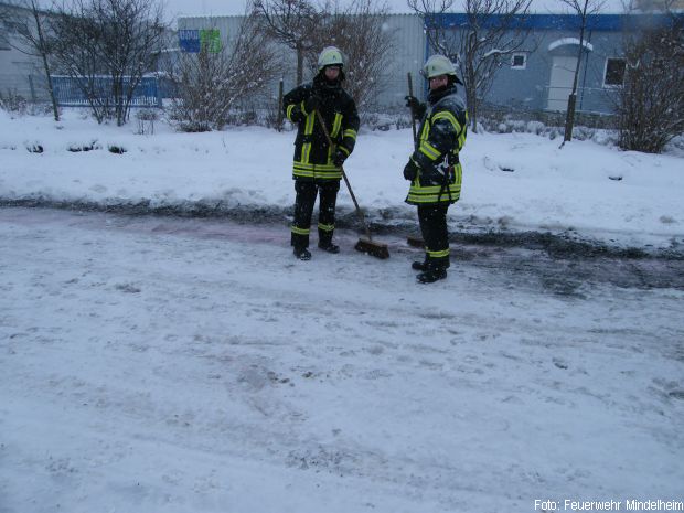 Öl Schnee Feuerwehr