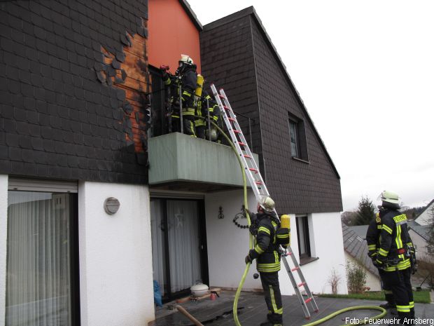 Fassadenbrand Haus Feuerwehr