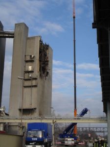 Die Explosian hat ein großes Loch im Silo hinterlassen