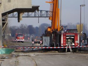 Zwei Feuerwehrfahrzeuge wurden bei dem Unglück auch beschädigt (Bildquelle: Stadt Worms)