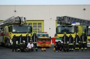 Internationale Feuerwehrteams sorgen für einen regen Erfahrungsaustausch. Die A-Schicht der Feuerwache in Fujairah (Foto: Thomas Bachmann)