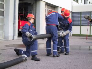 Die klassische 2-jährige Ausbildung der Jugendfeuerwehr ist für ältere Interessenten zu lange