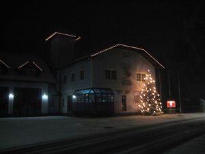 Da kann der Weihnachtsmann kommen. Das Gerätehaus in Puchhaut (Foto: Feuerwehr Puchheim)