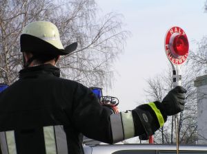 Mit der Kelle in der Hand steigt manchen Feuerwehrler das Ego zu sehr in den Kopf