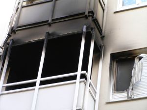 Kritischer Wohnungsbrand Der "kritische Wohnungsbrand" auf Basis der AGBF ist die Grundlage vieler Feuerwehrbedarfspläne in Deutschland