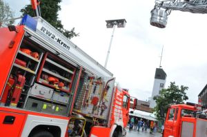Die Feuerwehr Lindenberg präsentiert ihren Fuhrpark, bestehend aus acht Fahrzeugen