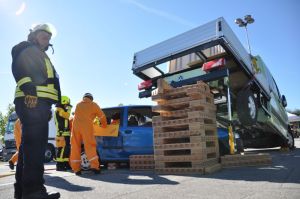 Massiver Unterbau zum Anheben des Transporters