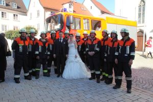 Überraschungsbesuch der Feuerwehr Kempten an der Kirche (Foto: Florian Kaltwasser)