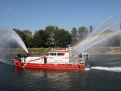 Das neue Feuerlöschboot "Metropolregion Rhein-Neckar" im Einsatz (Foto: Stadt Mannheim)
