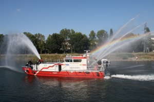 Das neue Feuerlöschboot "Metropolregion Rhein-Neckar" im Einsatz (Foto: Stadt Mannheim)