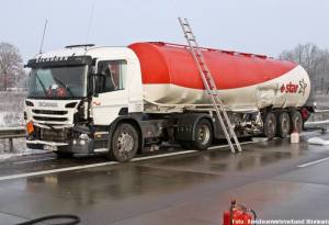 lkw_unfallbab1beibarsbuettel15_01_2013001