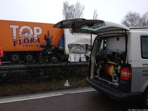 Das Vorführfahrzeug im Bereich der verunglückten LKW