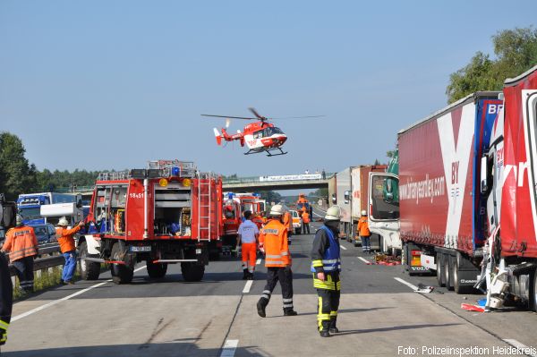 LKW Unfall Feuerwehr