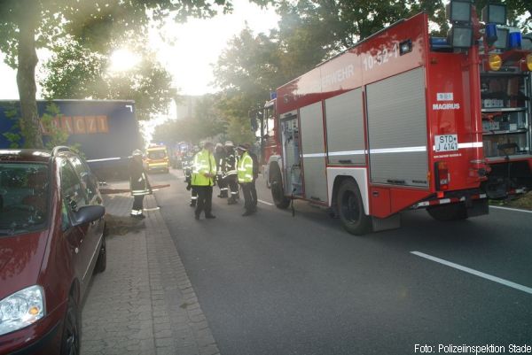 Radfahrer unter LKW