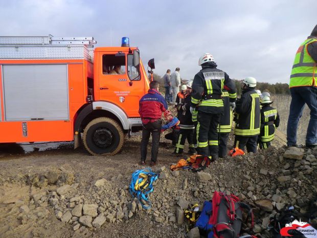 Lkw Absturz Steinbruch