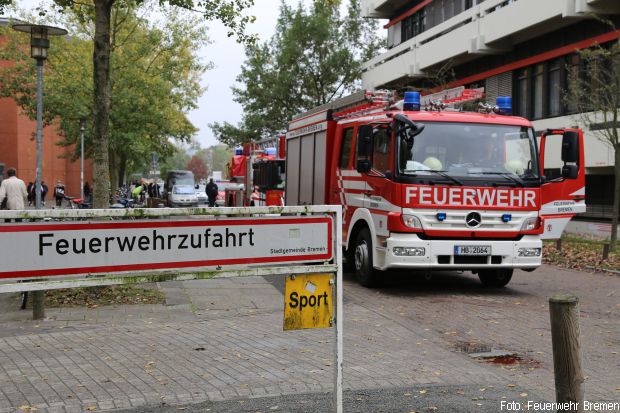 Kind Schwimmbad Feuerwehr