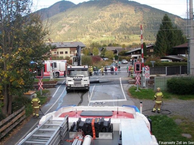 LKW Stromleitung Brand