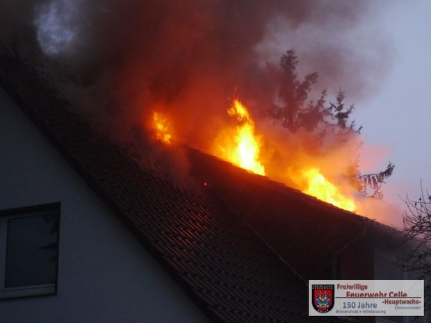 Dachstuhlbrand Drehleiter Celle