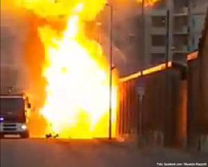 explosion-auto-feuerwehr