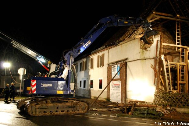 Gebäudeeinsturz THW Feuerwehr