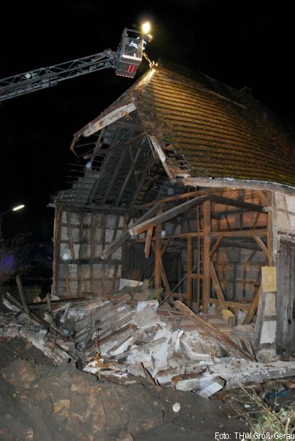 Gebäudeeinsturz THW Feuerwehr
