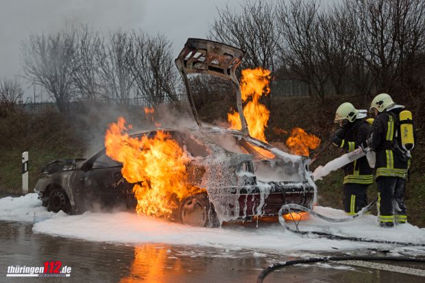 Fahrzeugbrand Autobahn Feuerwehr