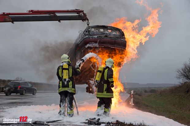 Fahrzeugbrand Autobahn Feuerwehr