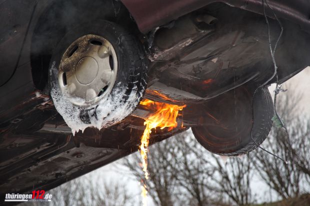 Fahrzeugbrand Autobahn Feuerwehr