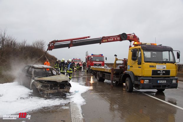 Fahrzeugbrand Autobahn Feuerwehr