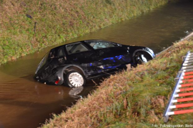 Fahrzeug im Wasser