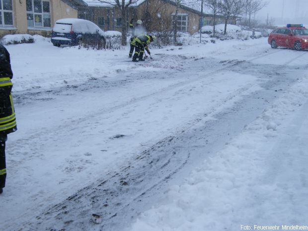 Öl Schnee Feuerwehr