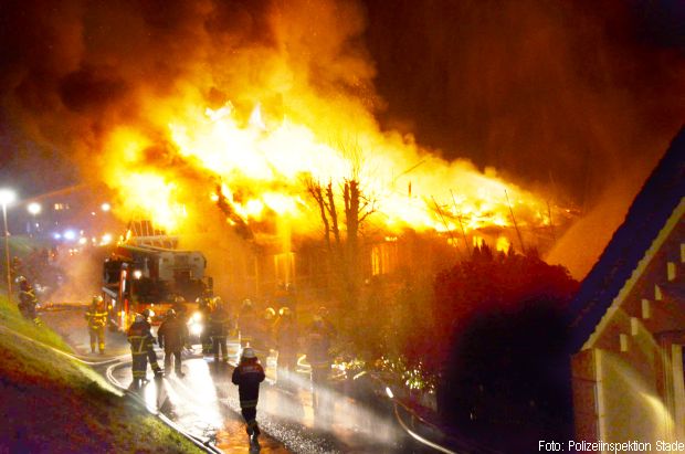 Funkenflug Reetdach Großbrand