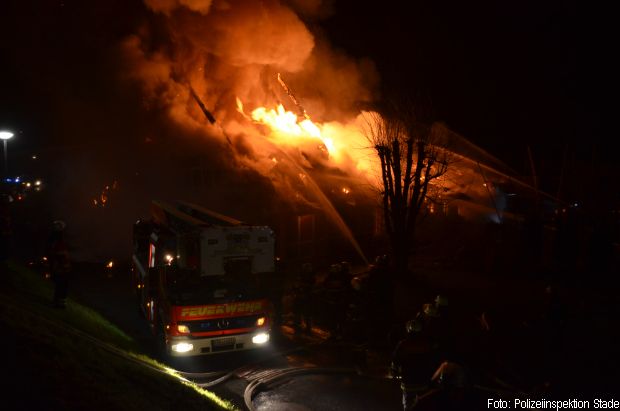 Funkenflug Reetdach Großbrand