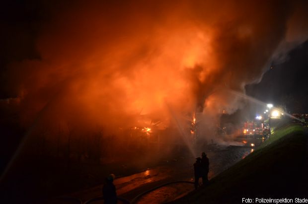 Funkenflug Reetdach Großbrand