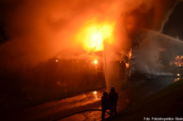 Funkenflug Reetdach Großbrand