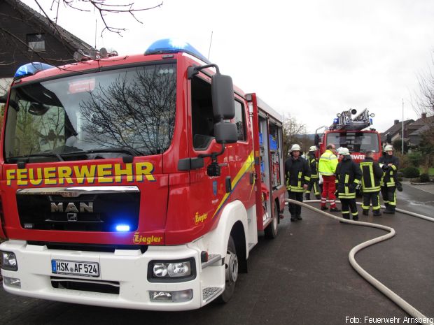 Fassadenbrand Haus Feuerwehr