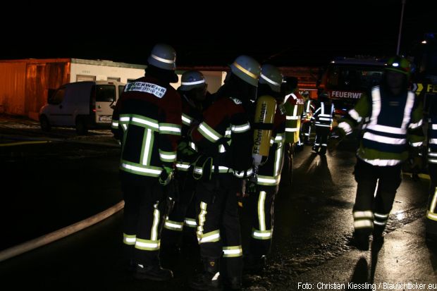 Großbrand Lagerhalle Feuerwehr