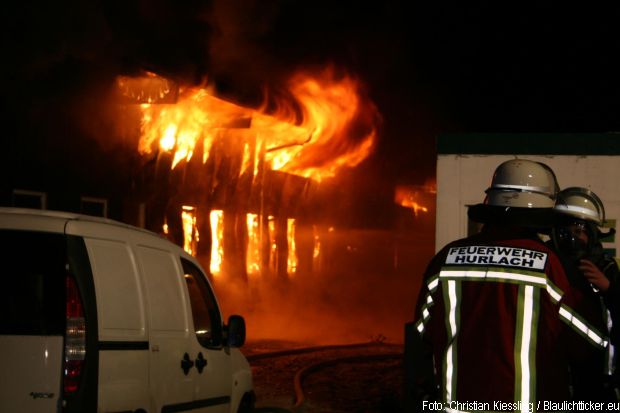 Großbrand Lagerhalle Feuerwehr