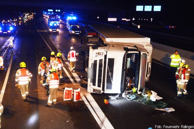 Lkw umgekippt Autobahn