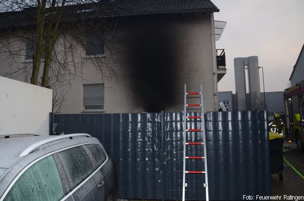 Pkw Brand Wohnhaus