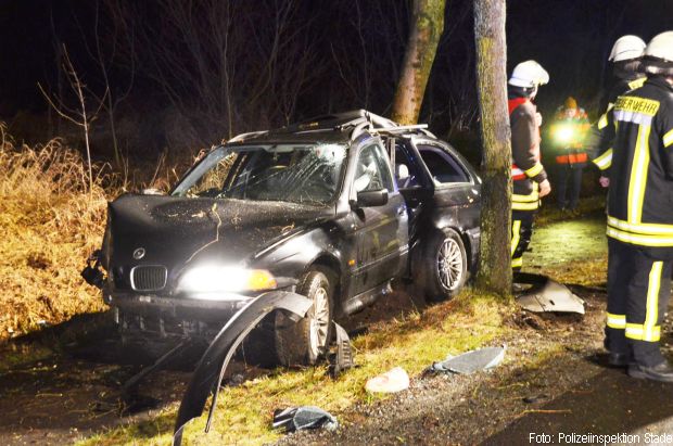 Verkehrsunfall Rückbank eingeklemmt