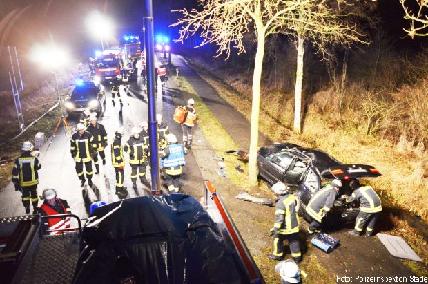 Verkehrsunfall Rückbank eingeklemmt