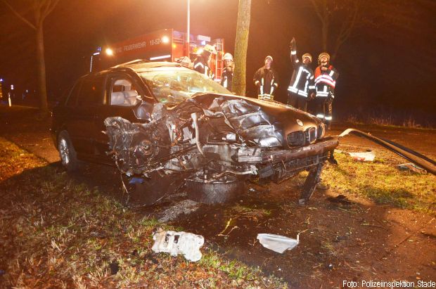 Verkehrsunfall Rückbank eingeklemmt